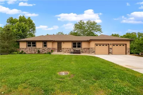 8220 High St, De Soto, KS 66018