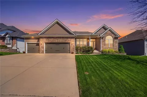 2207 Prairie Creek Dr, Kearney, MO 64060