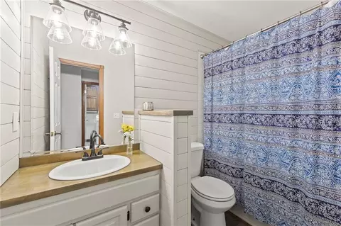 Bath - 8906 Millstone Dr, Lenexa, KS 66220 photo 2 of 2