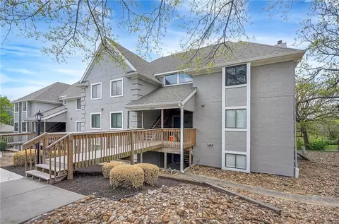 5860 Park Unit Apt 12 St, Shawnee, KS 66216