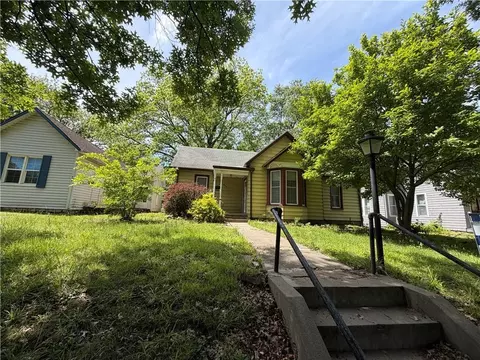 920 Columbia Ave, Leavenworth, KS 66048