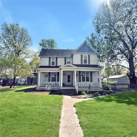 206 W Chestnut St, Odessa, MO 64076