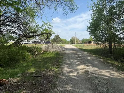 17 Black Oak Dr, Linn Valley, KS 66040