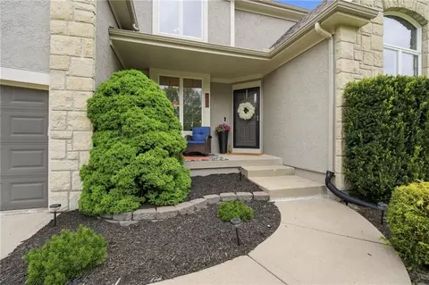 5308 W 161st St, Overland Park, KS 66085