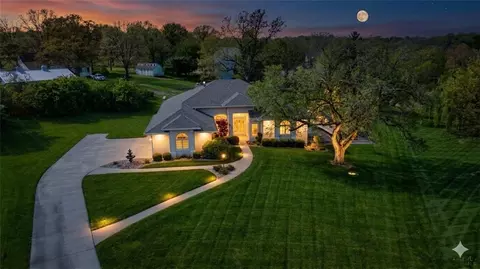 3204 Harbor View Dr, Saint Joseph, MO 64506