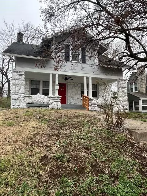 Exterior - 9321 E 15th St, Independence, MO 64052 photo 6 of 8