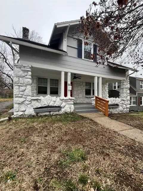 9321 E 15th St, Independence, MO 64052