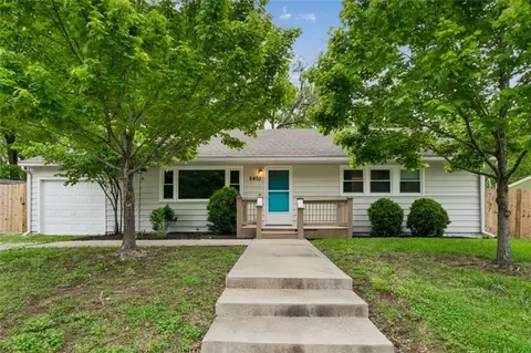 2400 Woodend Ave, Kansas City, KS 66106