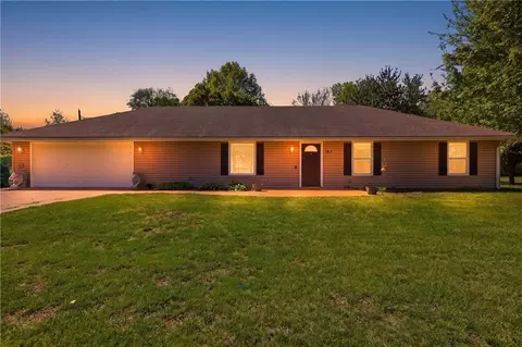 103 W Locust St, Archie, MO 64725