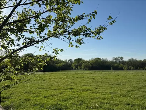 3049 Kingman Rd, Ottawa, KS 66067