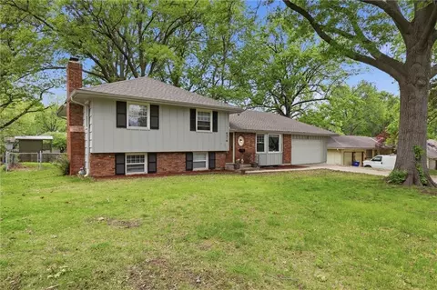 6316 Hedges Ave, Raytown, MO 64133