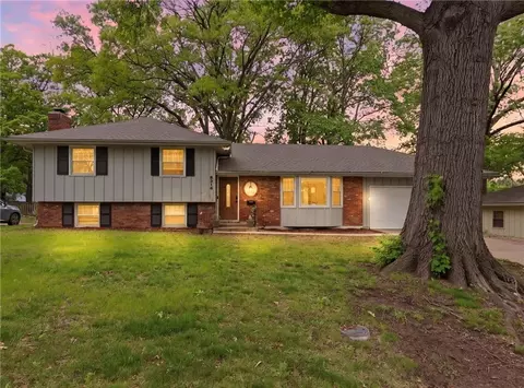 6316 Hedges Ave, Raytown, MO 64133
