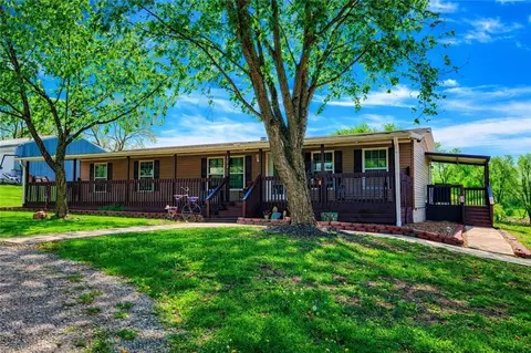 402 W Corrine St, Gallatin, MO 64640