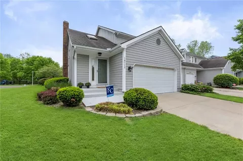 10715 W 116th Ter, Overland Park, KS 66210