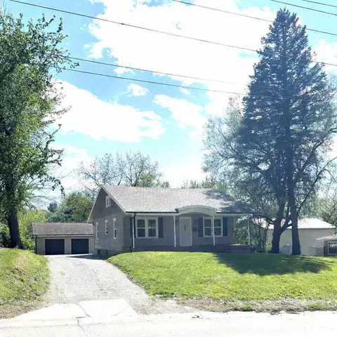 3302 Gene Field Rd, Saint Joseph, MO 64506