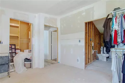 Bedroom - 10064 State Route T Hwy Hwy, Adrian, MO 64720 photo 2 of 7