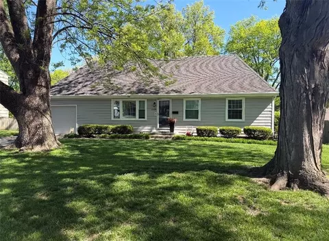 6108 W 76th Ter, Prairie Village, KS 66208