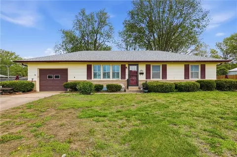 405 W College St, Odessa, MO 64076