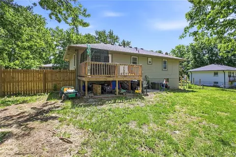 Exterior - 326 Gregory Dr, Gower, MO 64454 photo 6 of 9