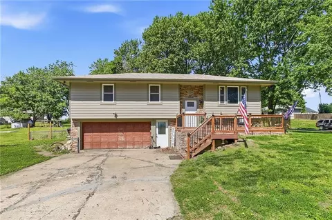 326 Gregory Dr, Gower, MO 64454