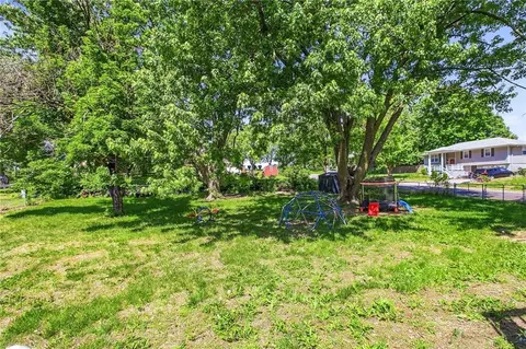 Exterior - 326 Gregory Dr, Gower, MO 64454 photo 7 of 9