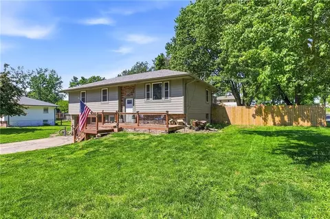 Exterior - 326 Gregory Dr, Gower, MO 64454 photo 2 of 9