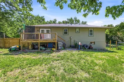 Exterior - 326 Gregory Dr, Gower, MO 64454 photo 5 of 9