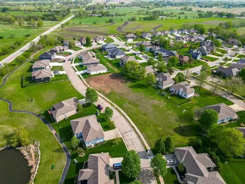 29397 Palmer Dr, Paola, KS 66071