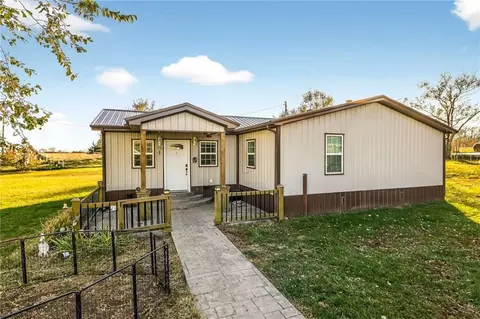 9254 W State Route Hh Rural Rte, Cameron, MO 64429
