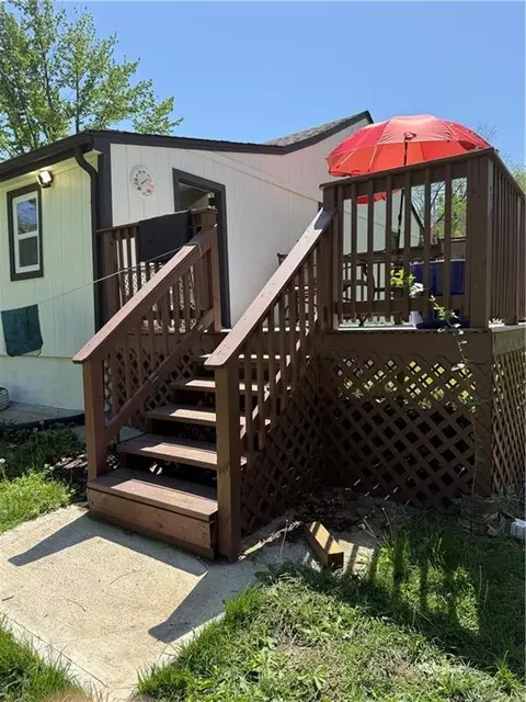 Exterior - 704 E Hayward Ave, Independence, MO 64050 photo 5 of 6