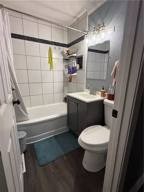 Bath - 704 E Hayward Ave, Independence, MO 64050 photo 1 of 1