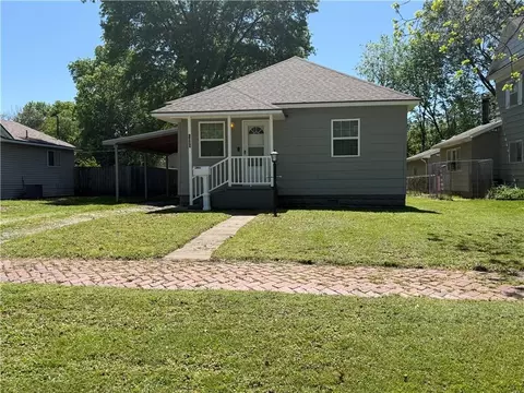 1005 W 3rd St, Pittsburg, KS 66762