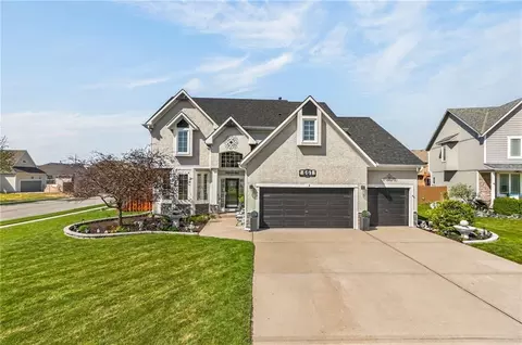 661 N Poplar Cir, Gardner, KS 66030