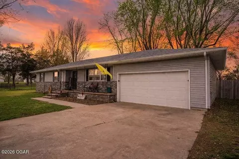 804 N 8th St, Chetopa, KS 67336