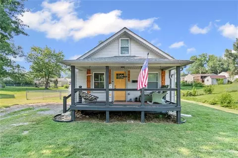 1004 Hickory St, Excelsior Springs, MO 64024