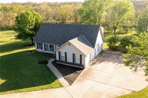 8936 Millstone Dr, Lenexa, KS 66220