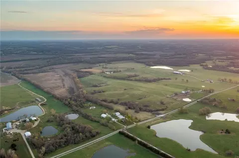 221 200th Rd, Warrensburg, MO 64093