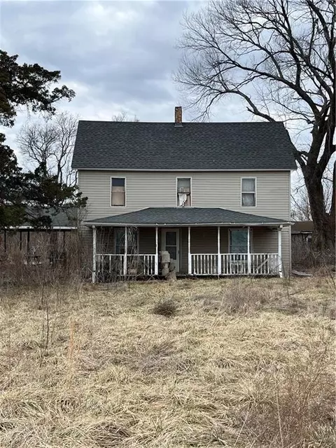847 S 30th St, Mccune, KS 66753