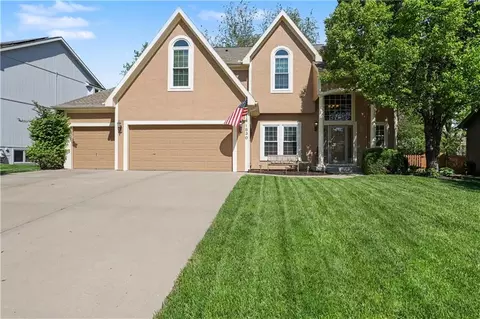 1830 Parkside Dr, Liberty, MO 64068