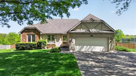 4933 SW Raintree Pkwy, Lees Summit, MO 64082