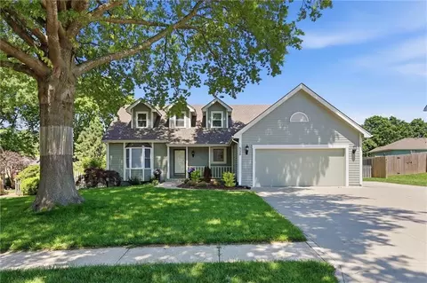 528 Bordner Dr, Lees Summit, MO 64086