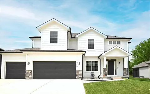 10420 N Flora Ave, Kansas City, MO 64155