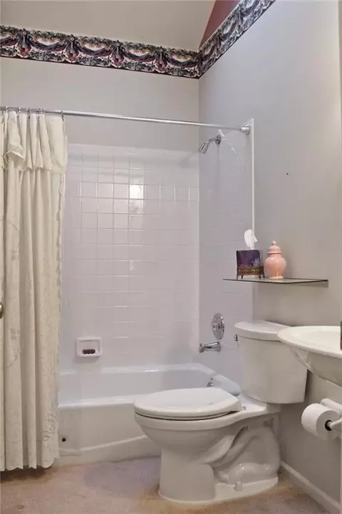 Bath - 17800 E 30th Dr, Independence, MO 64057 photo 4 of 5