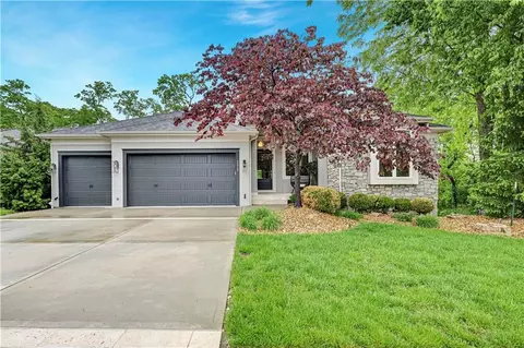 770 Suffolk Ln, Loch Lloyd, MO 64012