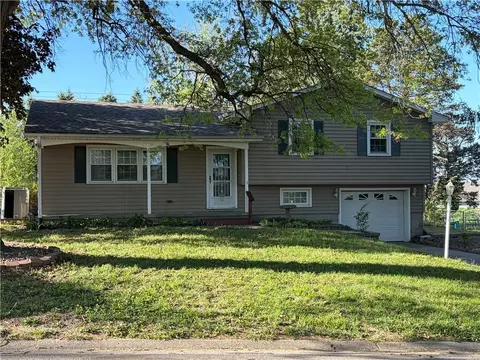 3318 Melody Ln, Saint Joseph, MO 64503