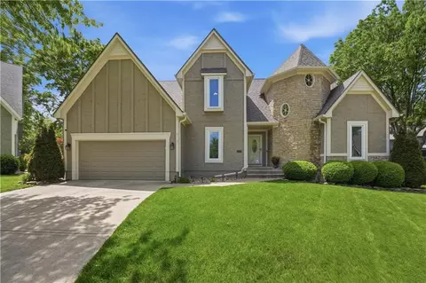 14220 S Brougham Dr, Olathe, KS 66062