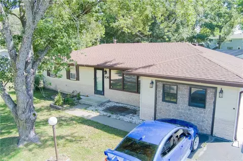 706 W 16th St, Maryville, MO 64468