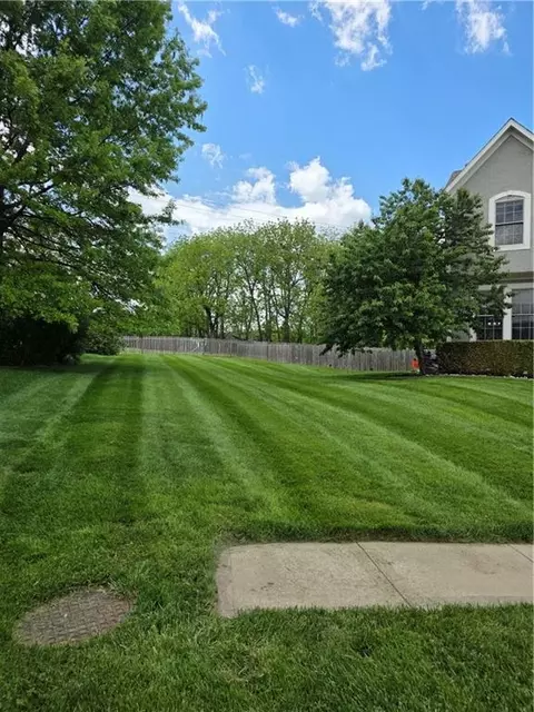 Exterior - 1408 Cedar Ridge Cir, Raymore, MO 64083 photo 4 of 5