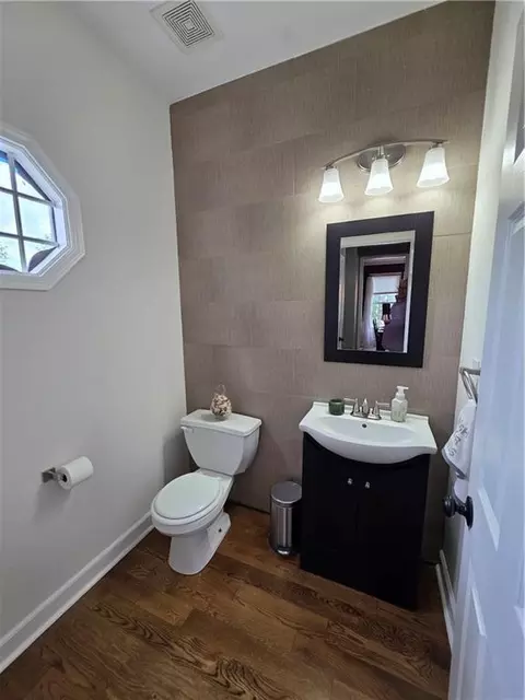 Bath - 1408 Cedar Ridge Cir, Raymore, MO 64083 photo 1 of 2