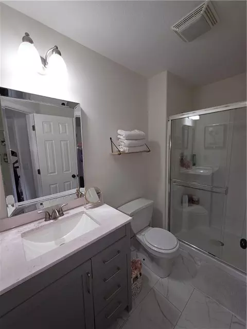 Bath - 1408 Cedar Ridge Cir, Raymore, MO 64083 photo 2 of 2
